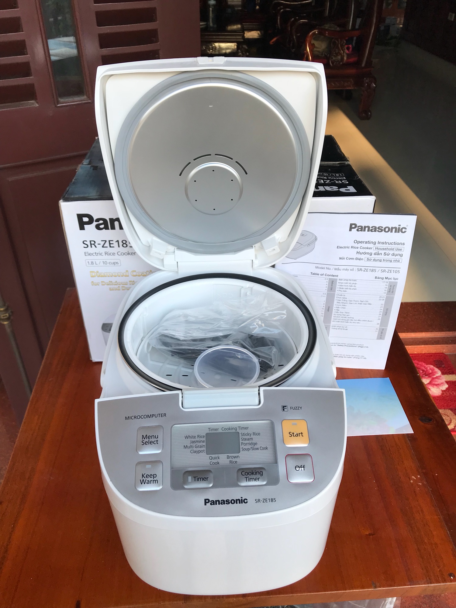 Nồi Cơm Điện PANASONIC SR-ZE185 made in Malaysia