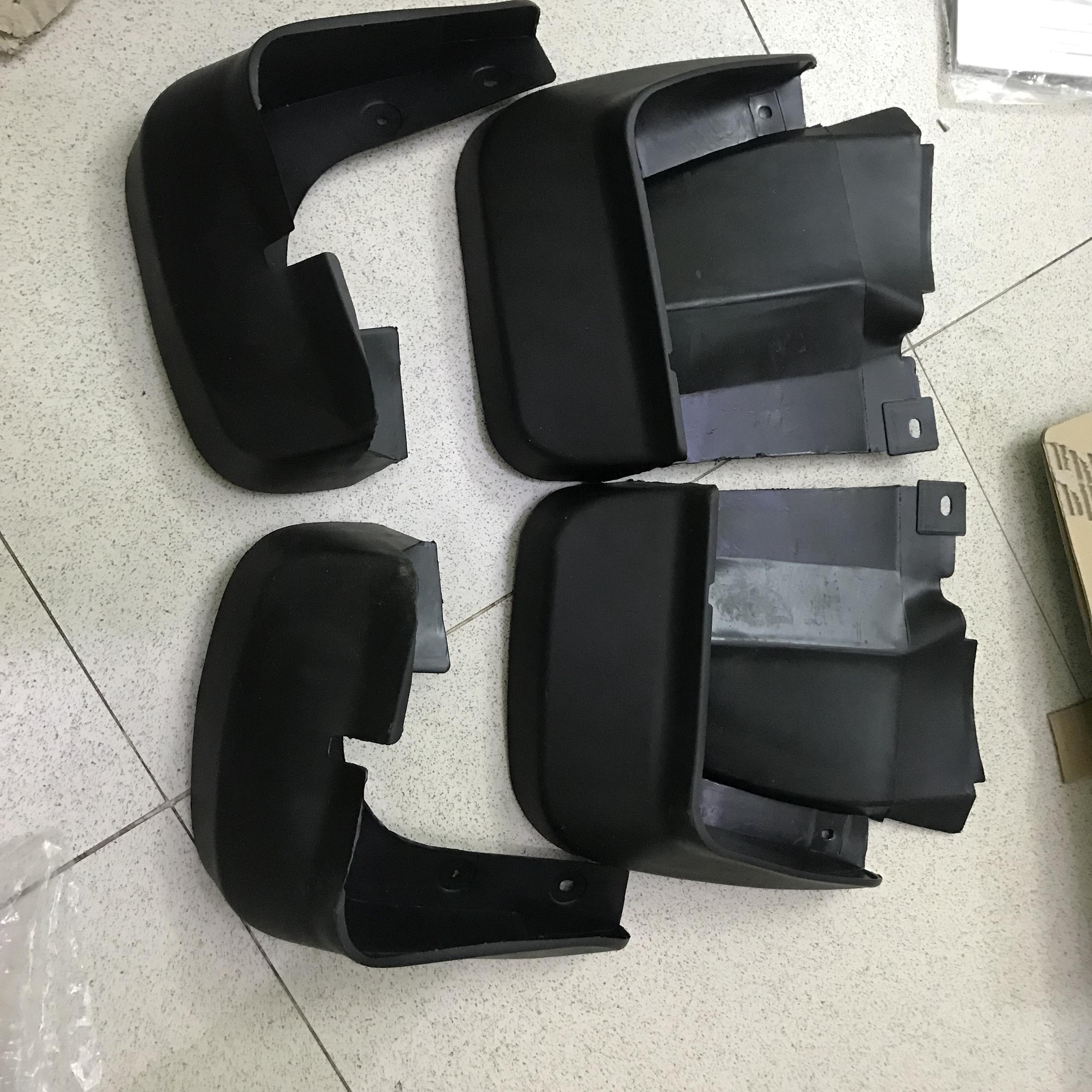 Bộ 4 Chắn bùn nhựa đen xe Honda Civic đời 2006 đến 2012.