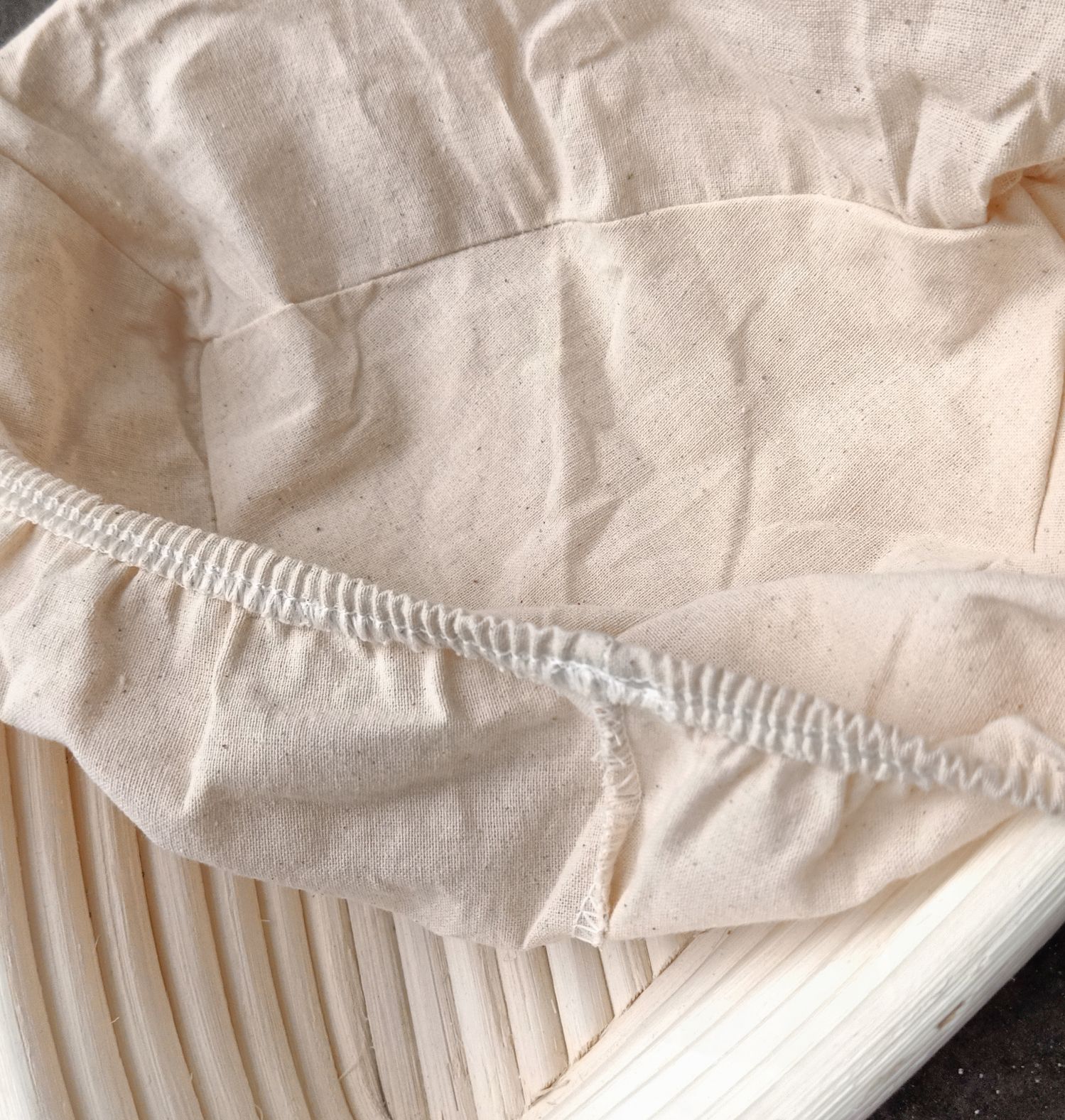 Rổ mây ủ bánh mì hình tam giác (có vải lót đi kèm, 23 cm)