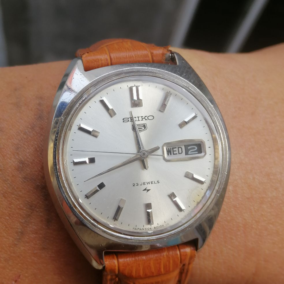 Đồng hồ cơ Automatic hiệu SEIKO 5 của Nhật