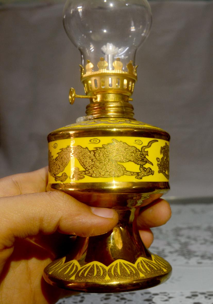 Đèn dầu sứ  rồng vàng 3D cao 18cm