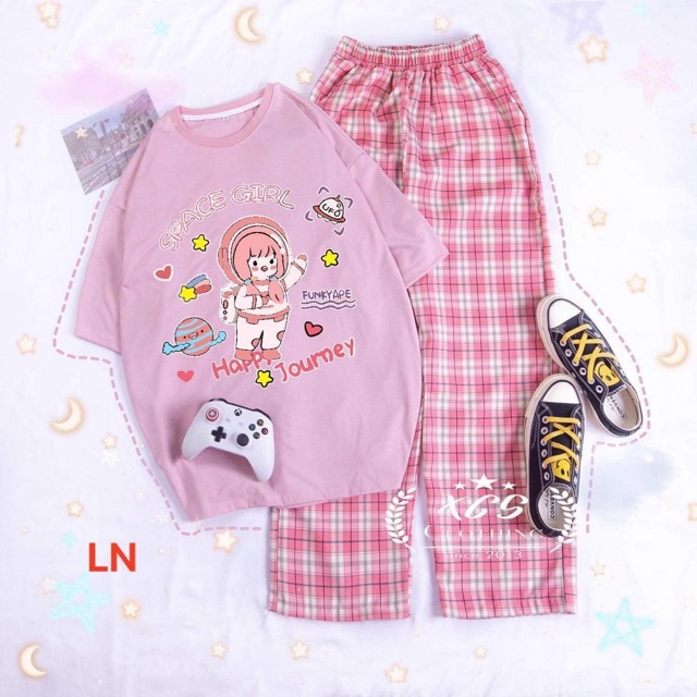 Sét áo cô bé phi hành gia ngắn tay + quần kẻ màu áo thun nam nữ, quần kaki, quần nữ, sét bộ mặc ở nhà, áo thun tay dài, quần jean ống rộng - LEEDA