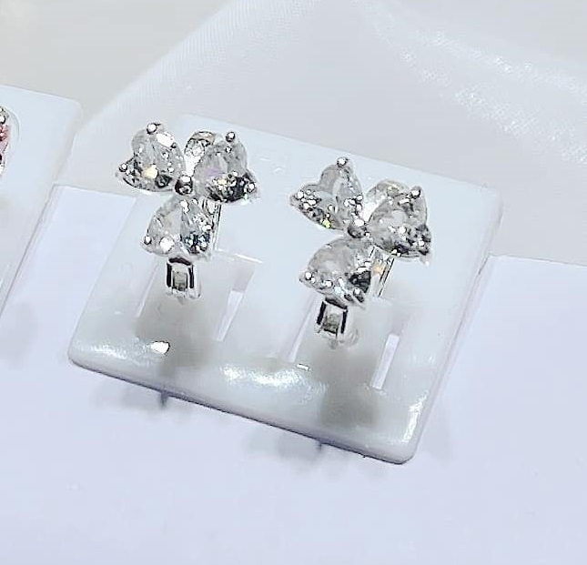 Bông tai bạc trẻ em hình cỏ 3 lá MS38
