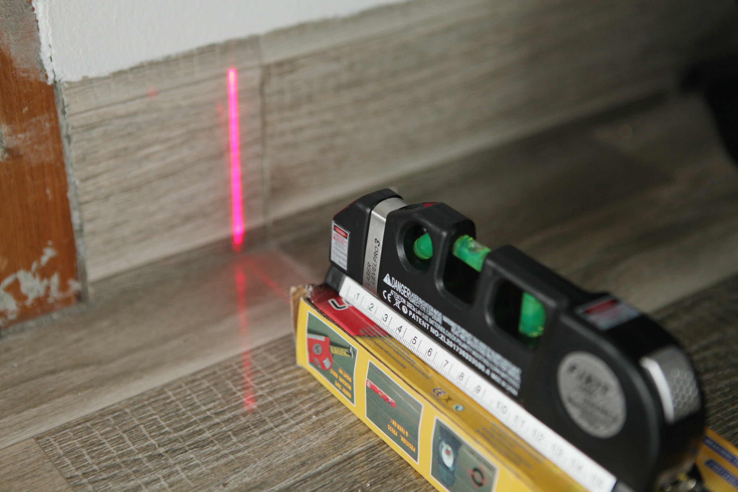 Máy đánh thăng bằng dùng laser (Laser level)