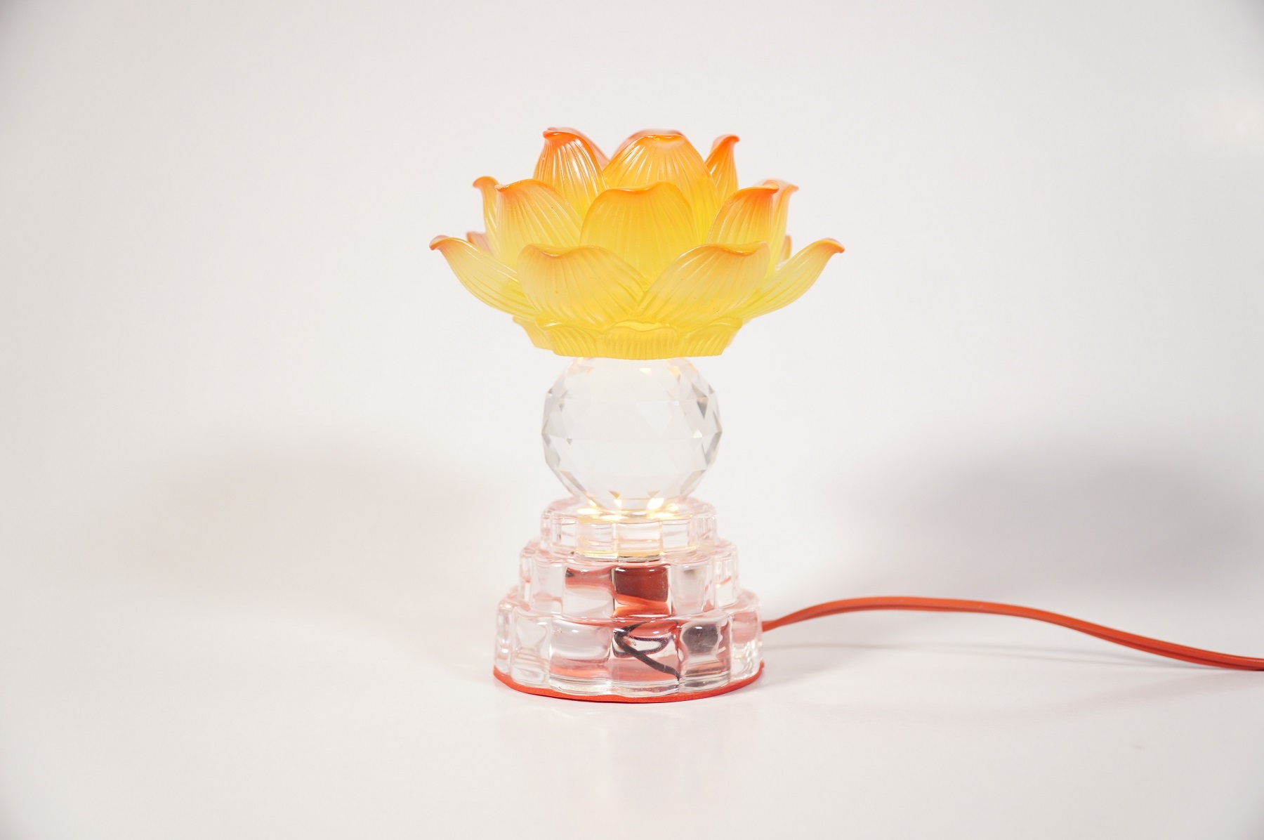 Đèn thờ led thờ cúng hoa sen vàng đổi màu đế pha lê - Nhiều cỡ