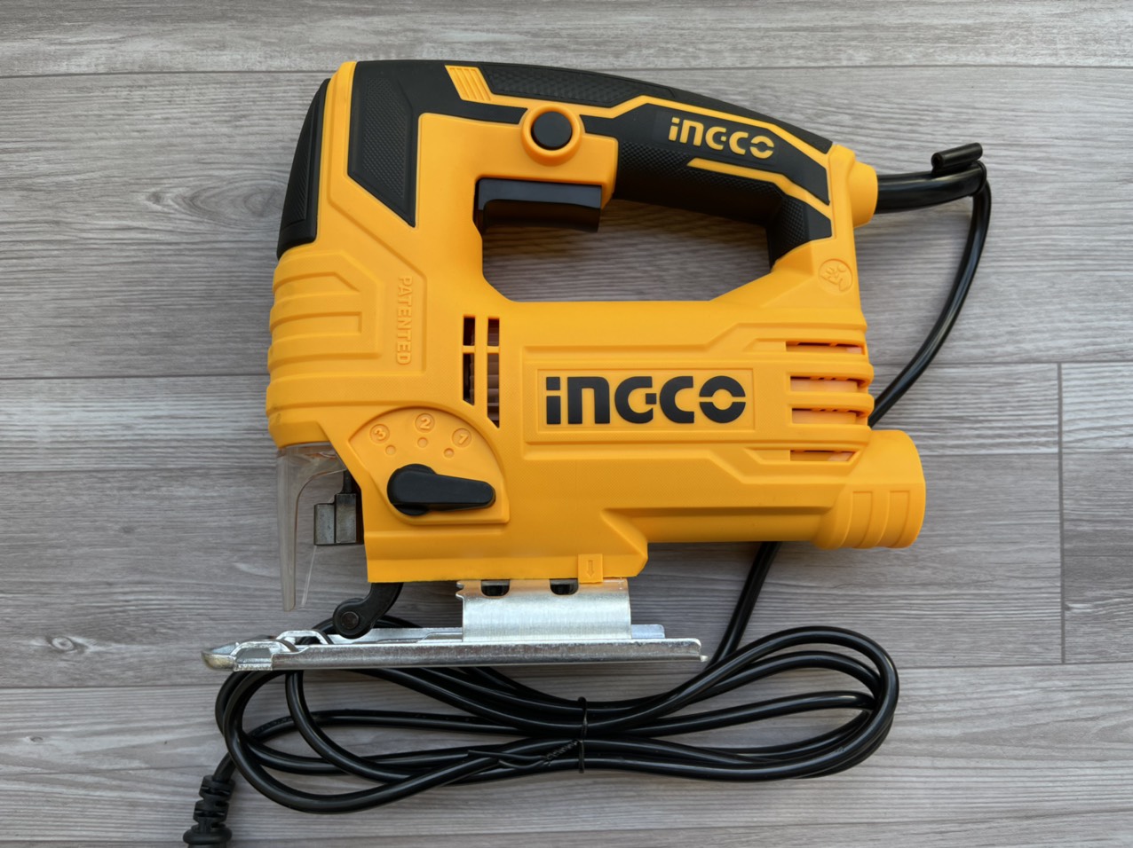 MÁY CƯA LỌNG INGCO 570W JS57028 ( tặng kèm 5 lưỡi cưa lọng gỗ )