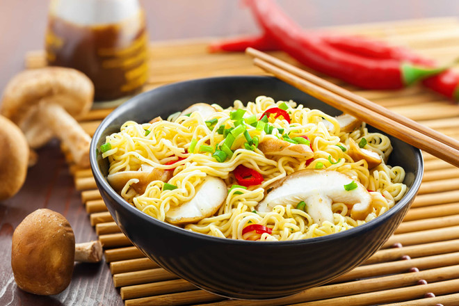 COMBO 5 gói Mì OMACHI (xốt bò hầm hoặc sườn hầm ngũ quả) (80gr /1 gói)