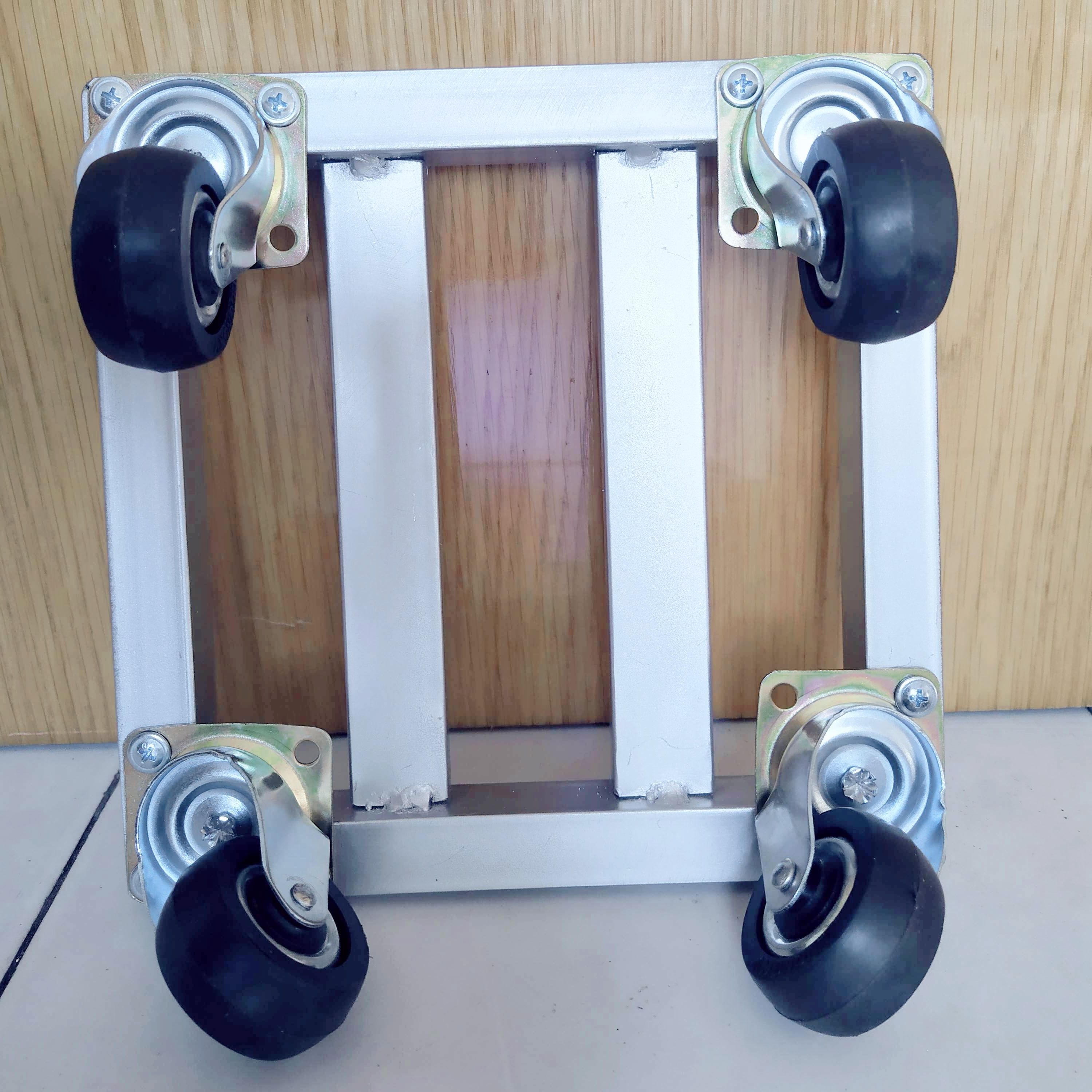 Đế Lót Chậu Trồng Cây - Đế Bánh Xe Đa Năng(Kích Thước 20X20)