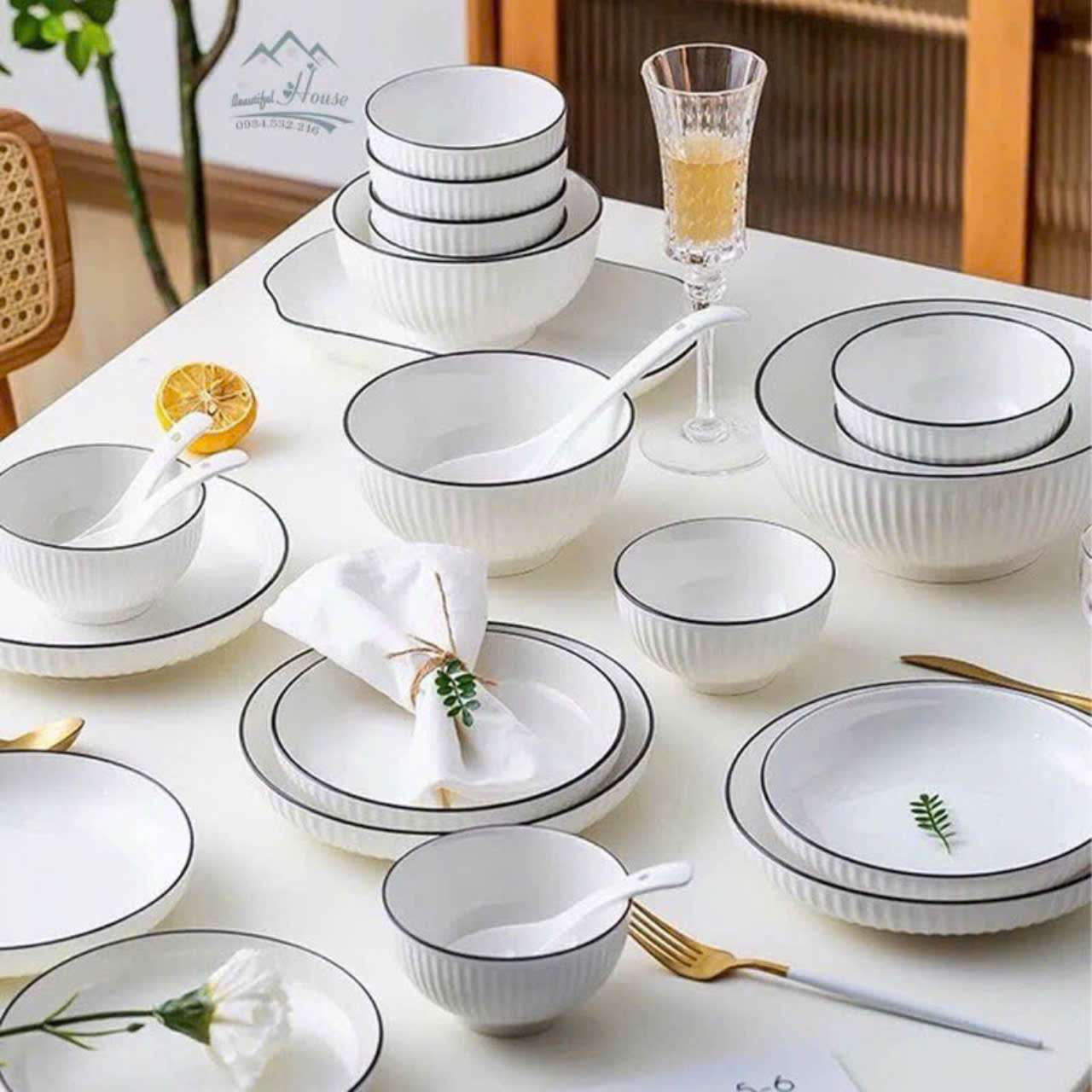 dĩa sứ trắng sọc viền chỉ đen  dĩa sứ trắng nhiều size 15cm , 18cm, 20cm Mua 10 cái tặng 1 cái cùng loại