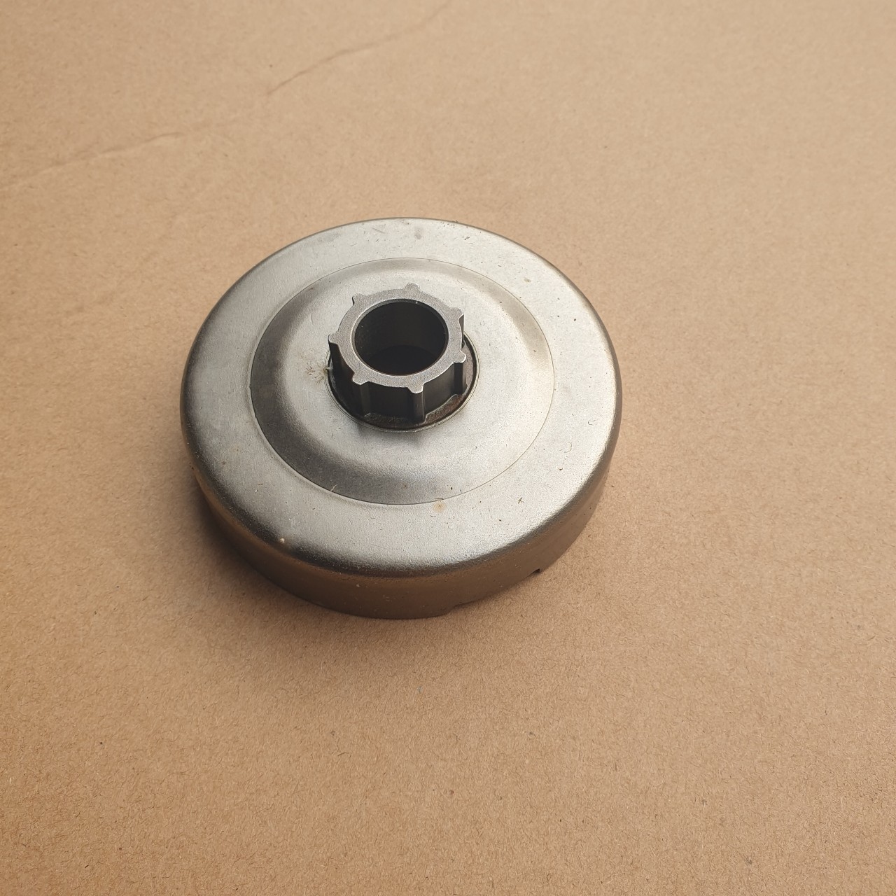 chén nhông - chuông côn - bát côn máy cưa xăng 365 Hus