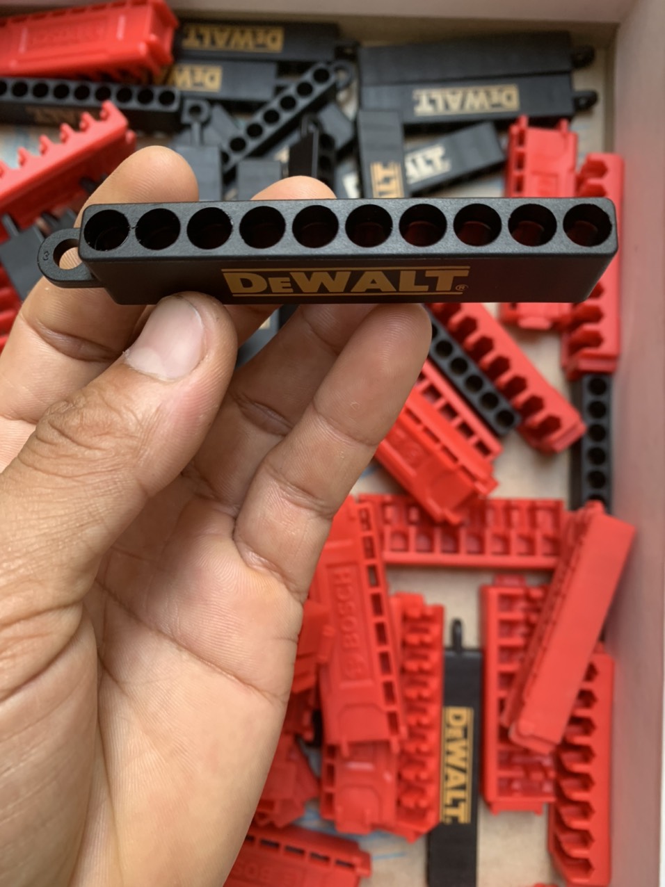 Chân đế gắn mũi vít , mũi khoan Dewalt ( SL : 1 cái )