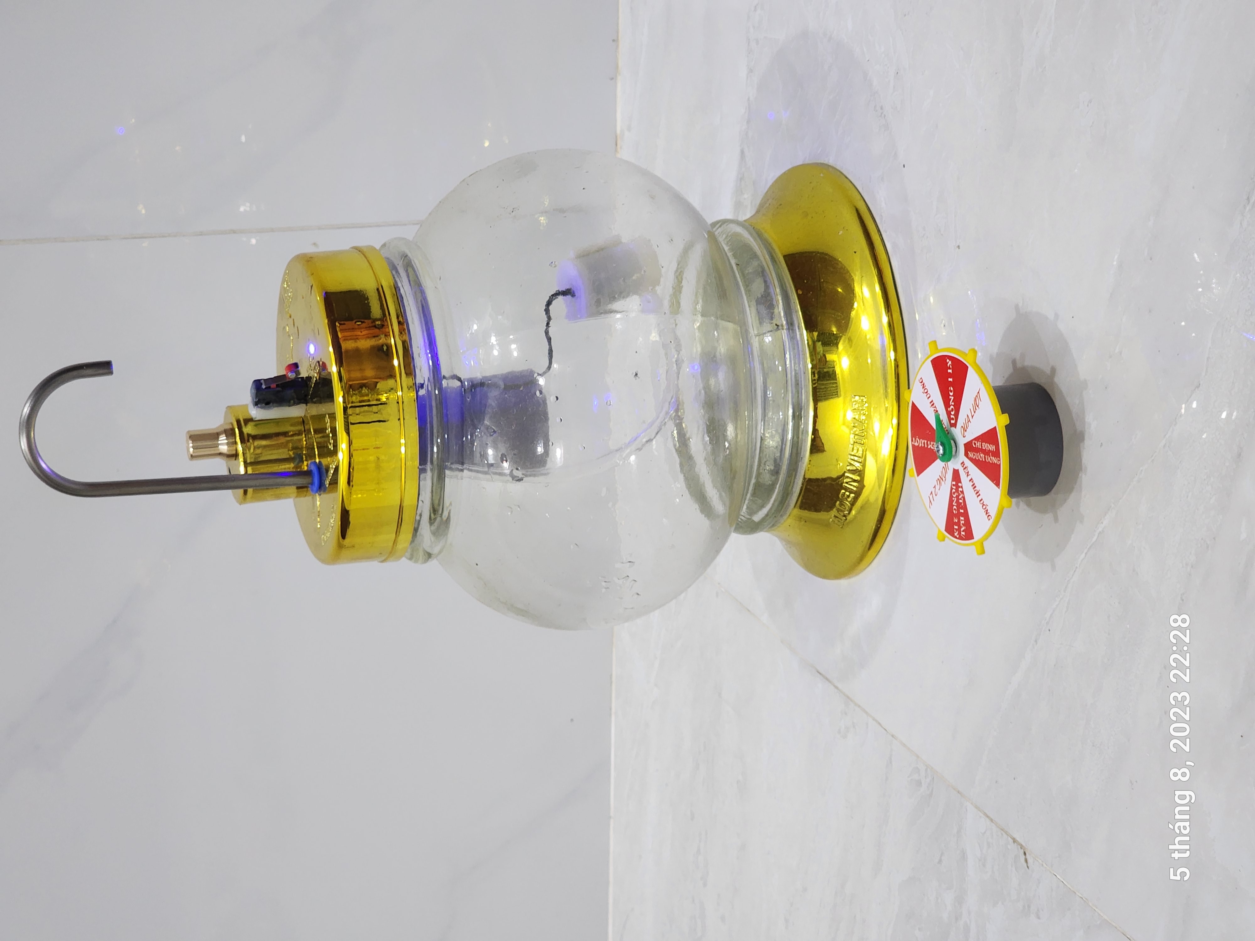 Bình rót rươu tự động  thủy tinh cao cấp 2.7 lit