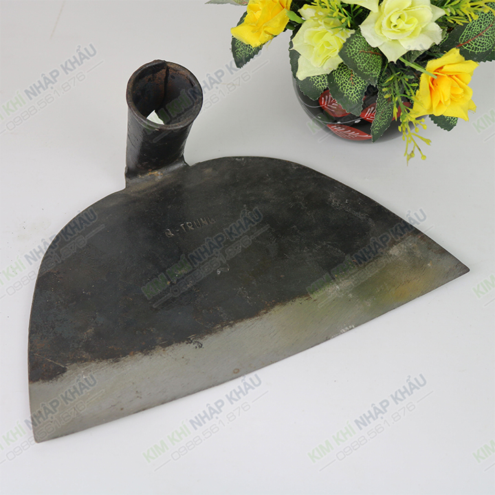 Cuốc xới cỏ cán tự chế loại trung - D103