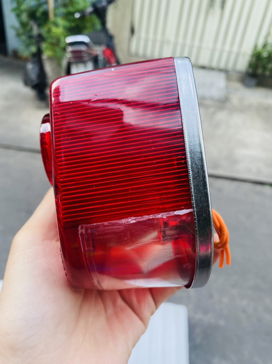 ĐÈN HẬU XE CUB 81