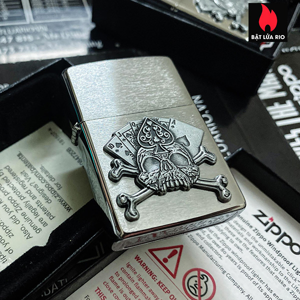 Zippo 49293 - Zippo Cards and Skull Emblem Brushed Chrome