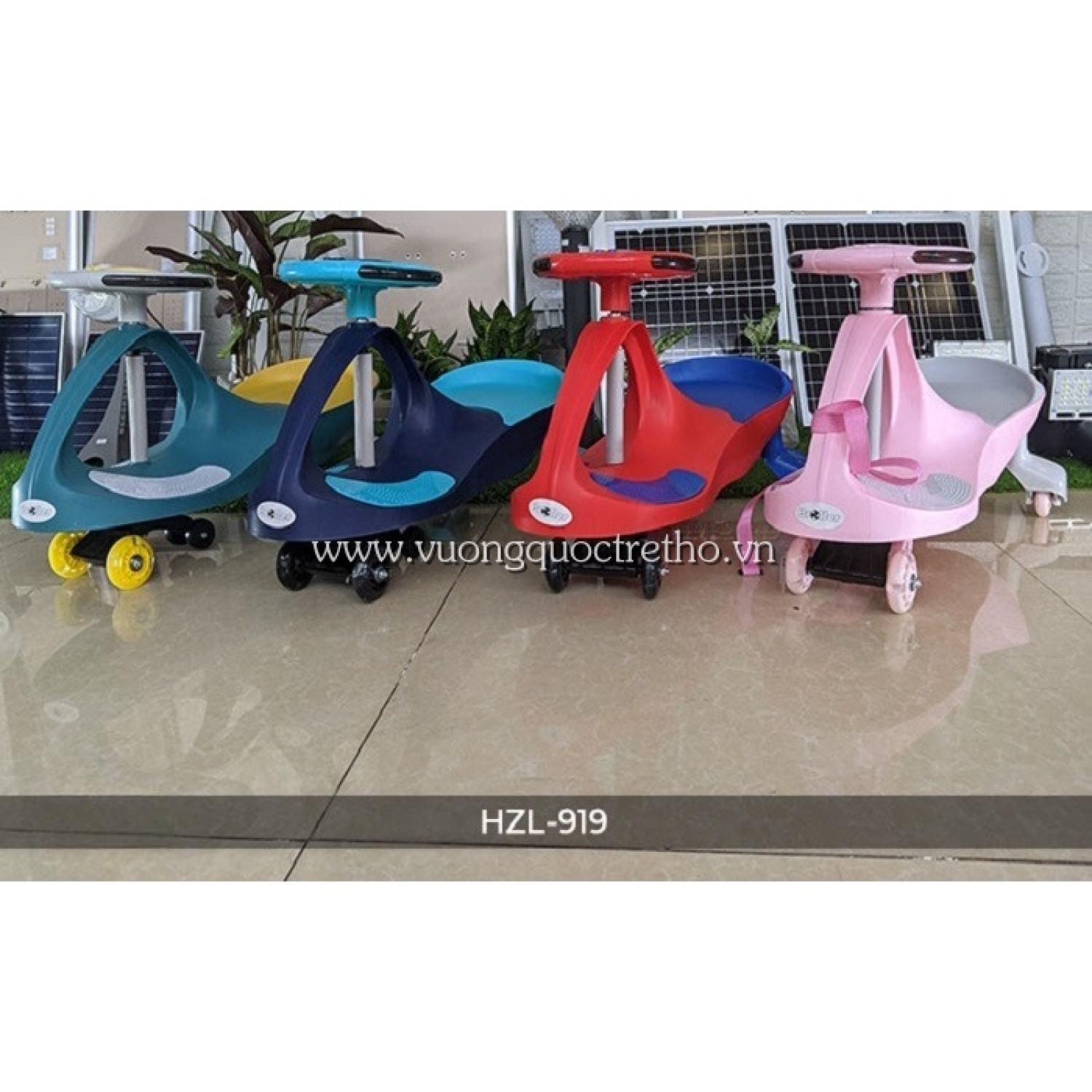 Xe lắc cho bé có nhạc, đèn Broller HZL-919