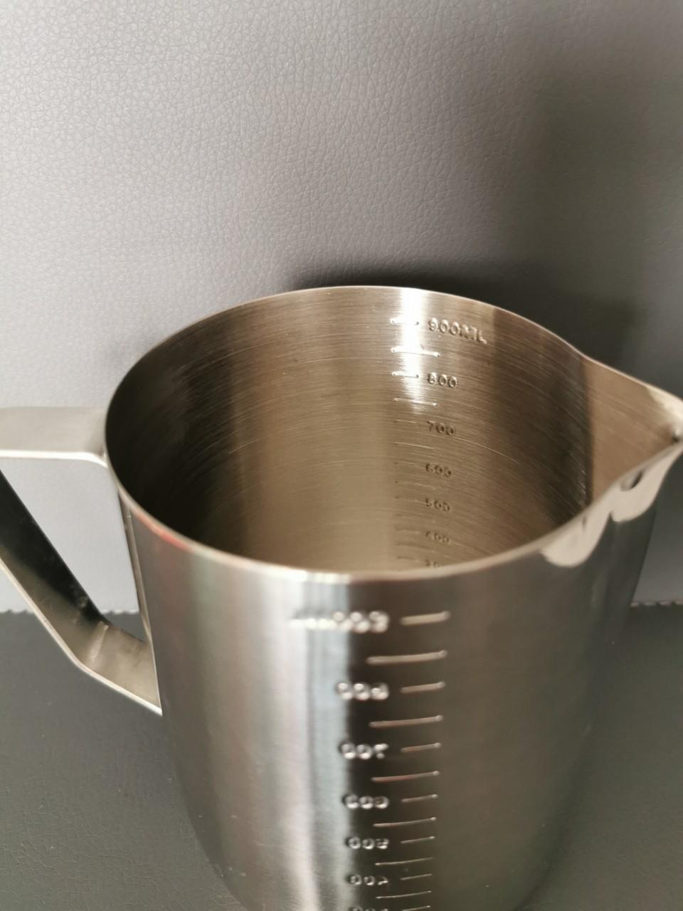 Ca đánh sữa Inox có vạch chia
