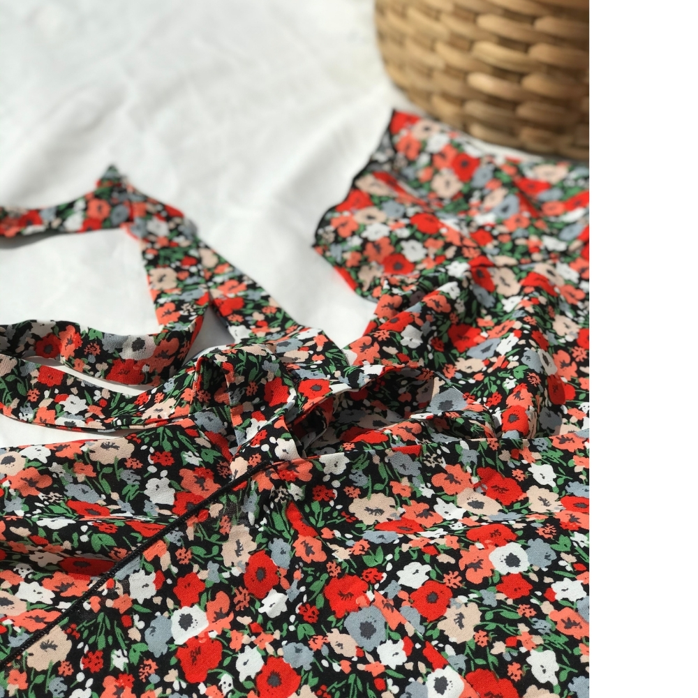 Đầm nữ vạt chéo hoa nhí đỏ Modini