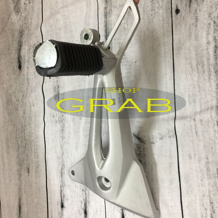 Bát gác chân bên phải xe Wave RS Wave Alpha đời 2006-2016