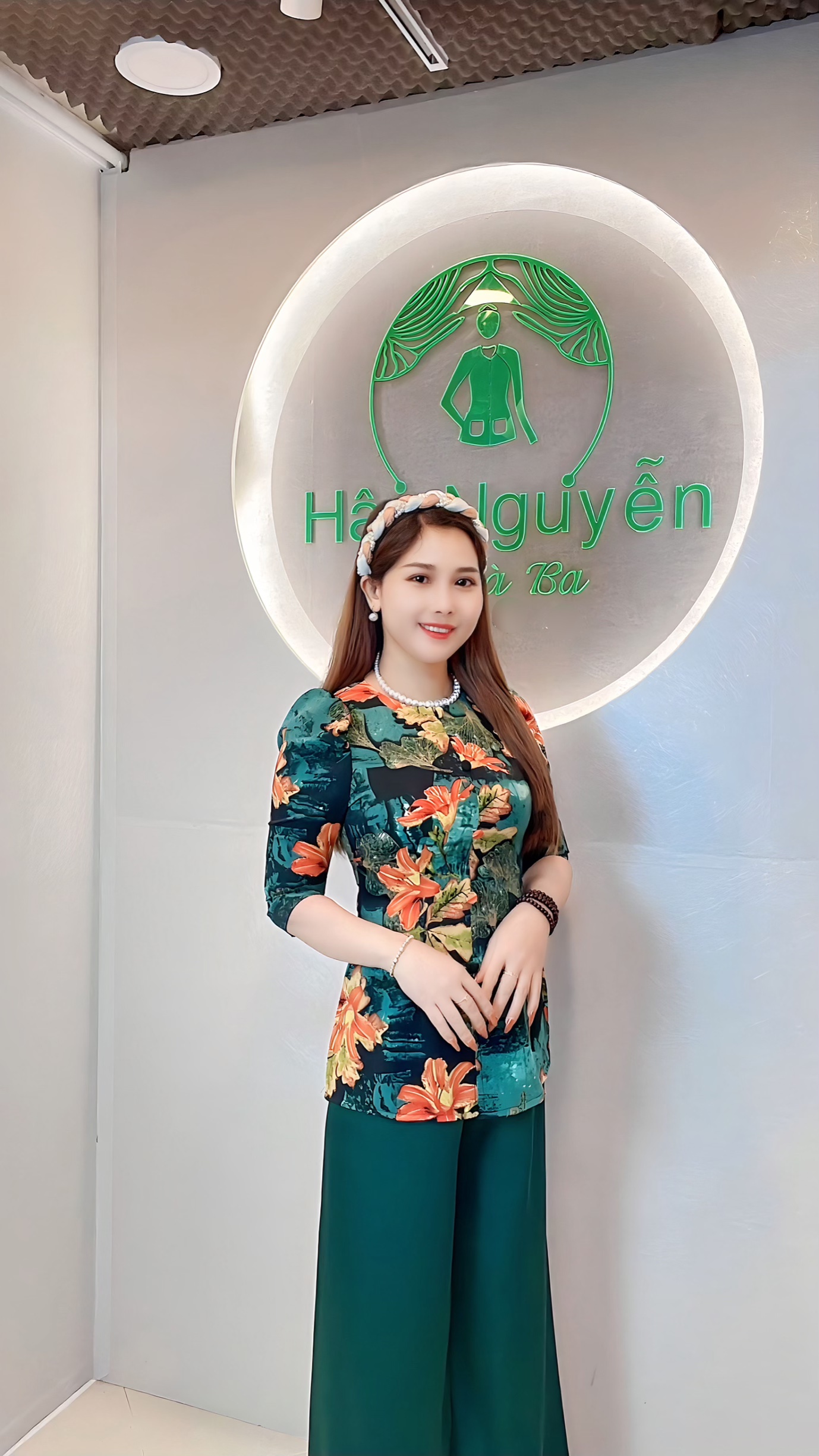 .A66 - Bộ Bà Ba Lụa in Hoa Ly Dây Kéo Nút Bọc