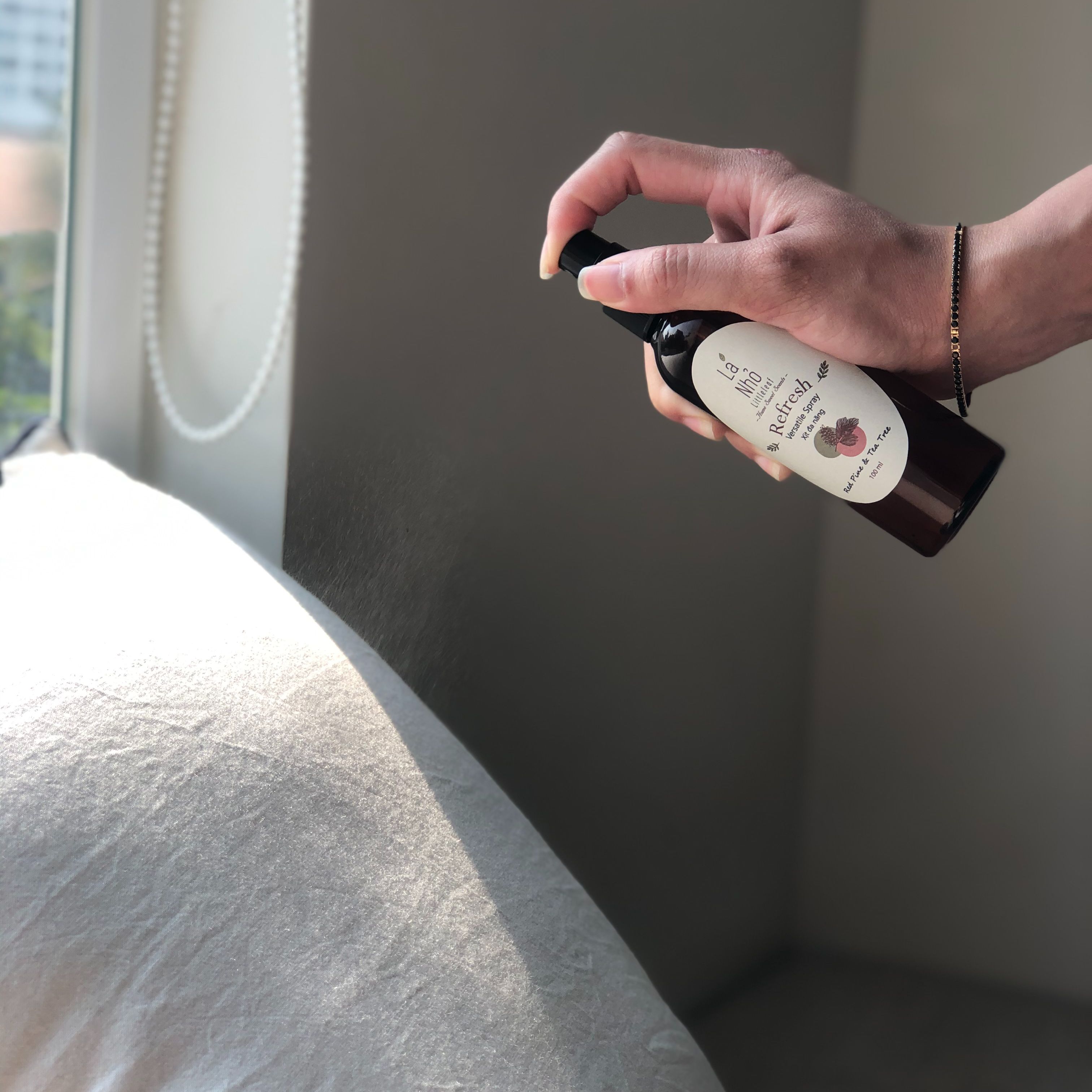 Xịt đa năng REFRESH (Thông Đỏ + Tràm Trà) từ tinh dầu thiên nhiên - Lá Nhỏ