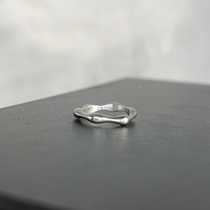 Nhẫn nữ kiểu dáng mảnh nhỏ dễ thương