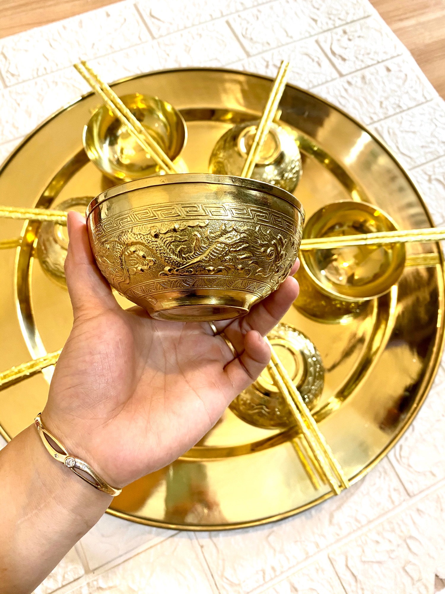 Mâm bát đũa hoa 6 cái bát 1 mâm làm đồng dùng hàng ngày ăn cơm trưng bày