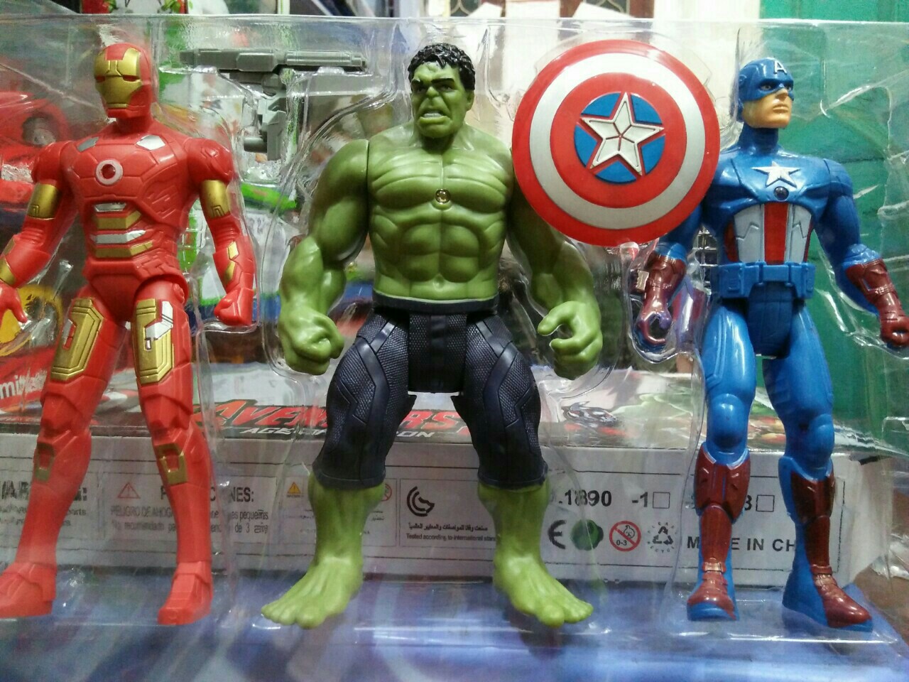 (ẢNH TỰ CHỤP) Trò chơi trọn bộ 3 siêu nhân anh hùng cao 19cm, có đèn phát sáng, có khớp tay và chân giúp bé chơi và cử động vui hơn, Do choi sieu nhan anh hung avenger, co den phat sang, co cac khop tay va chan giup be choi cu dong vui hon