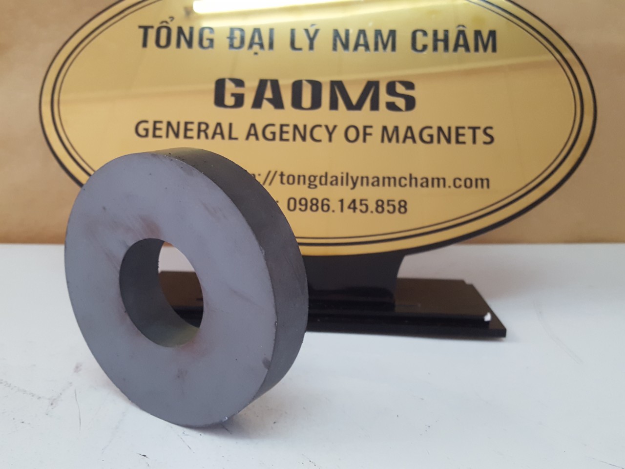 Nam châm đen 100x20 lỗ 40mm