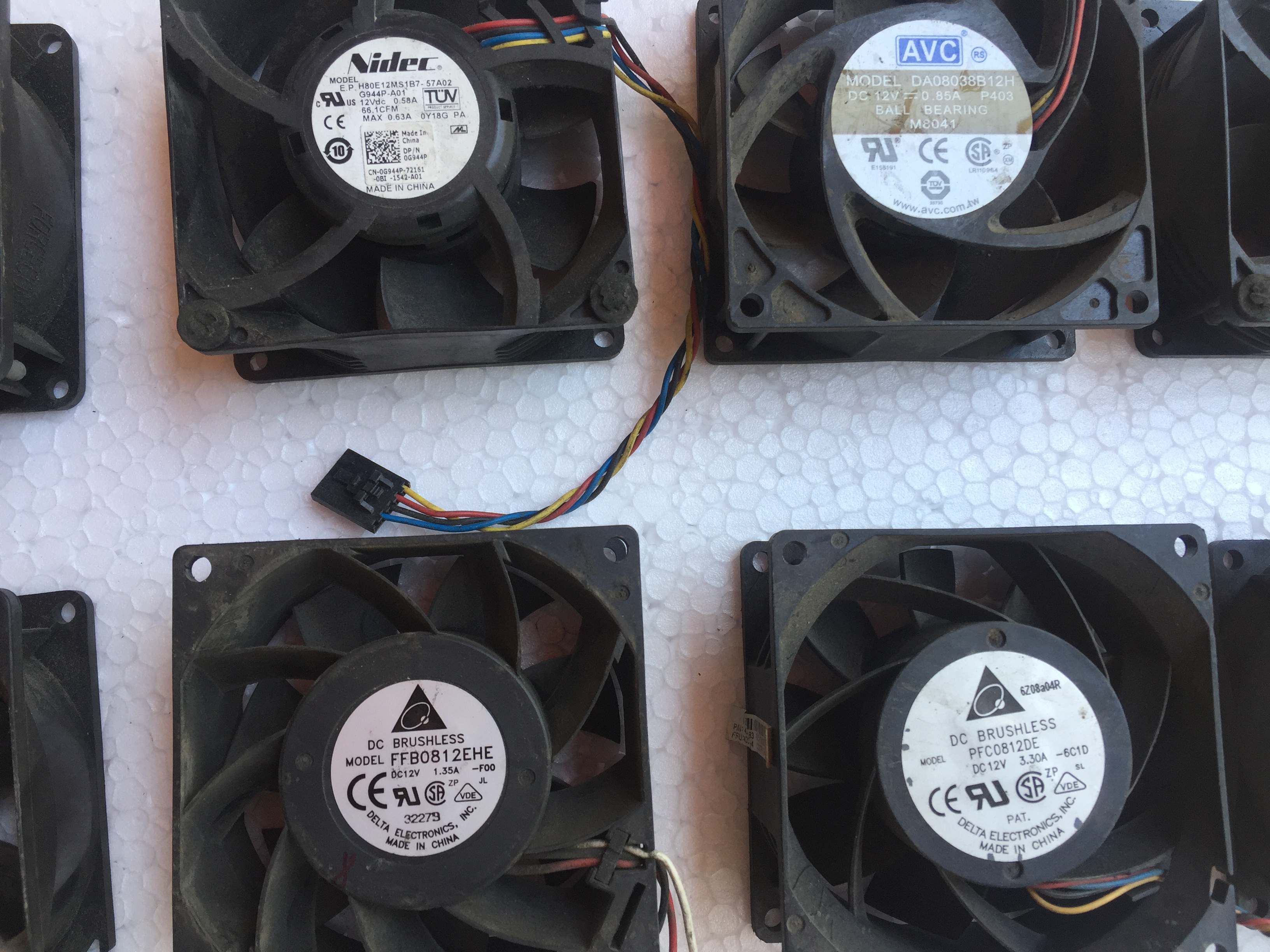 Quạt Fan 12V kích thước Fan 8 (8x8Cm) dòng điện từ 0.5A-1A