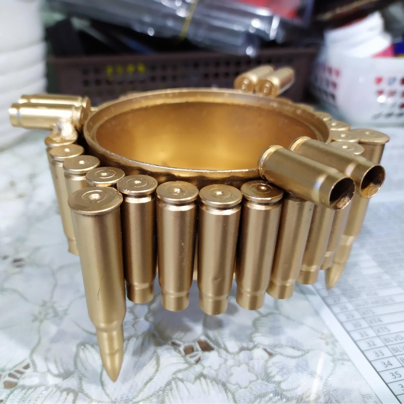 Gạt tàn bằng kim loại