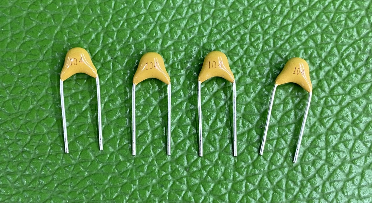Tụ gốm vàng 104
