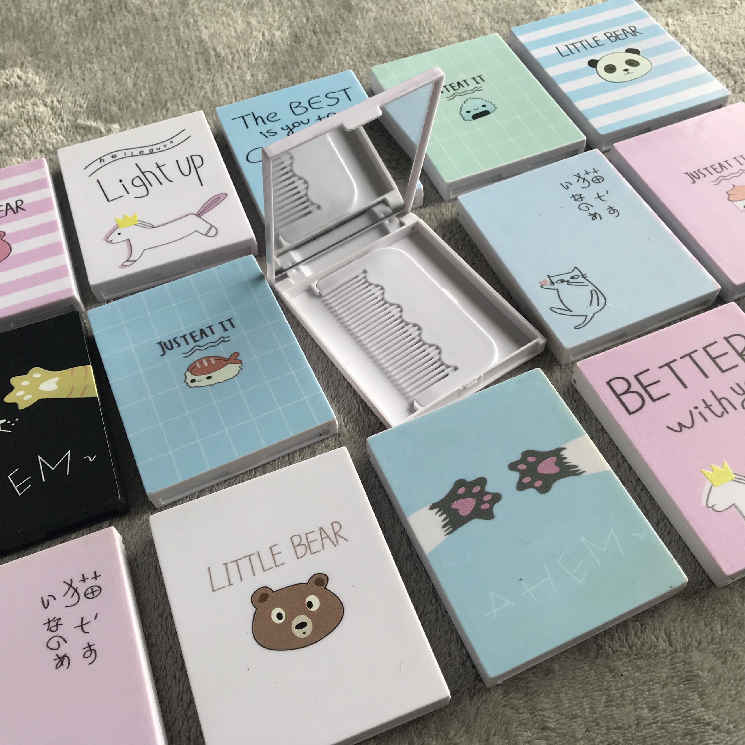 Bộ Gương Lược Cầm Tay Dễ Thương
