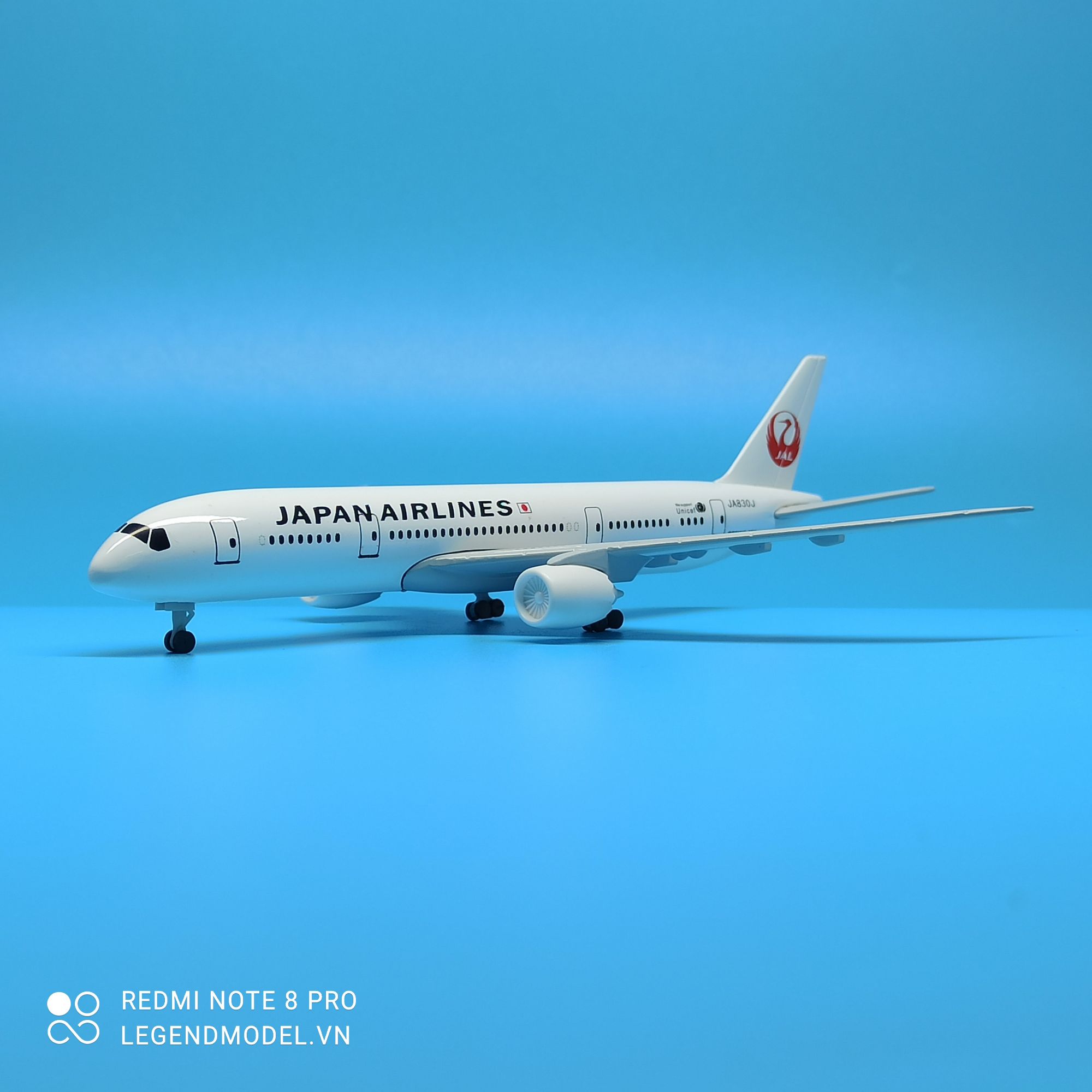 Mô hình máy bay Japanese Airlines Boeing 787 20cm chất liệu kim loại bền đẹp