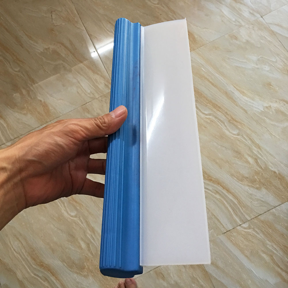 Gạt Nước Rửa Xe Lưỡi Silicone (30cm X 10cm)