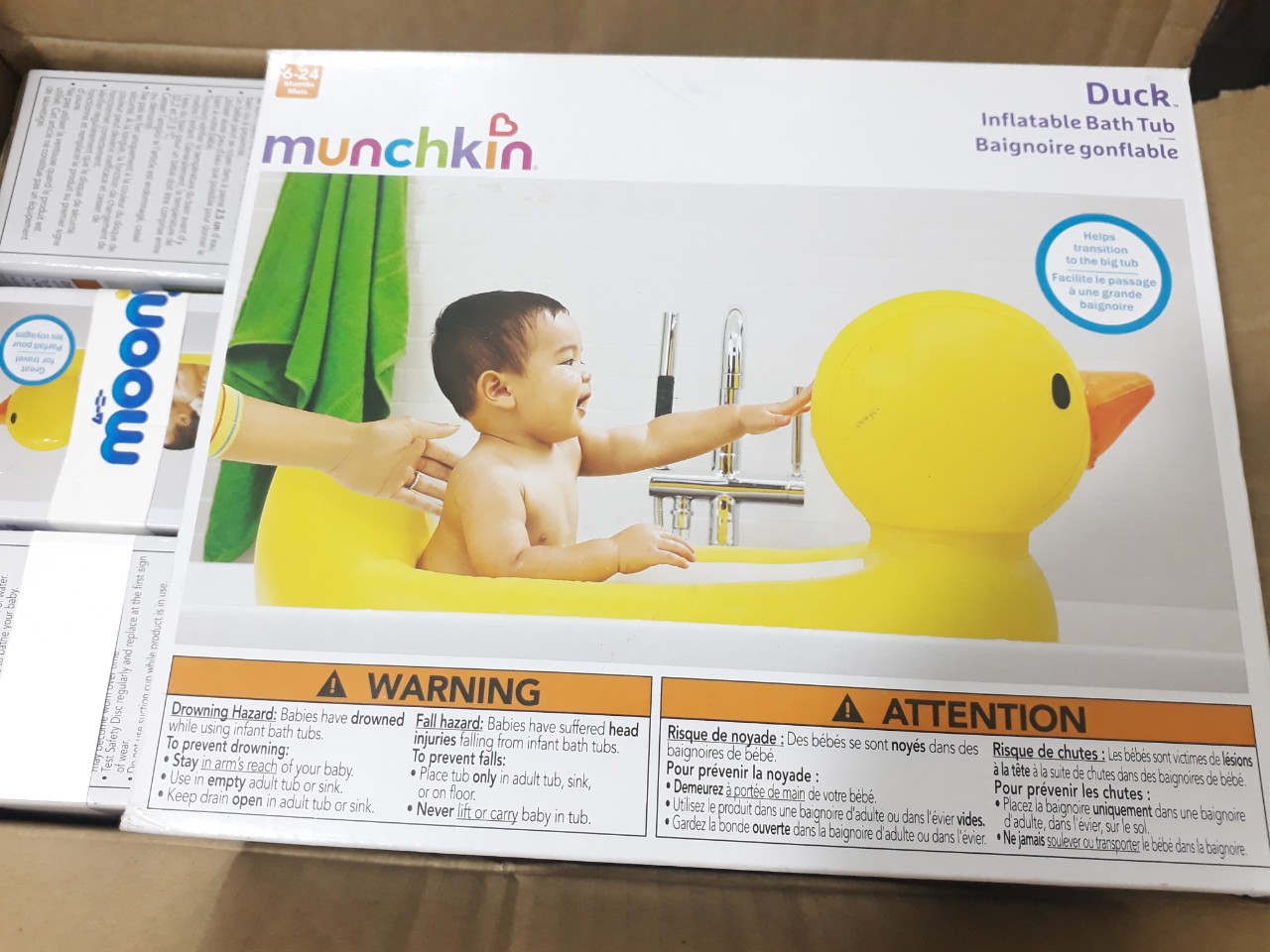 Chậu tắm phao bơi vịt vàng Munchkin( Quà tặng Moony)
