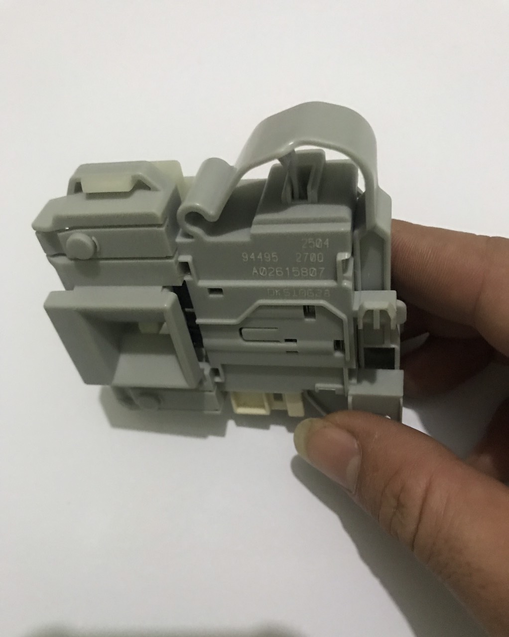 Công Tắc Cửa Máy giặt Electrolux Cửa Ngang ( vuông )