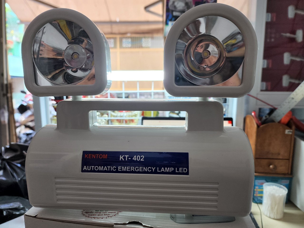 [HCM]ĐÈN SẠC CHIẾU SÁNG KHẨN CẤP  KT 402