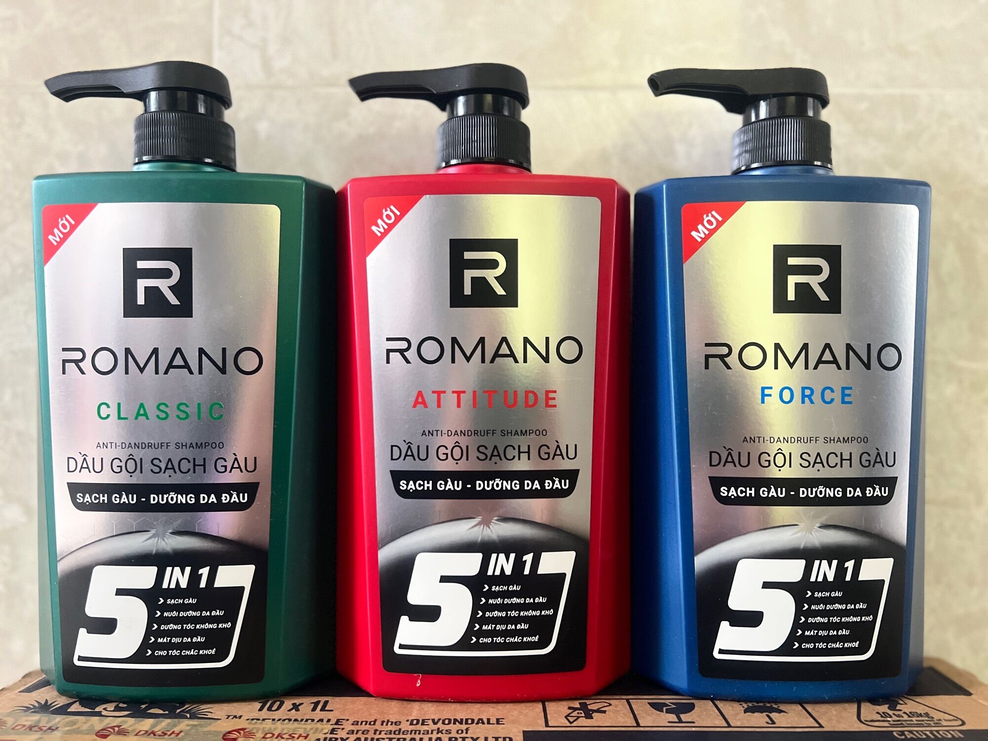 Dầu gội sạch gàu Romano 650g