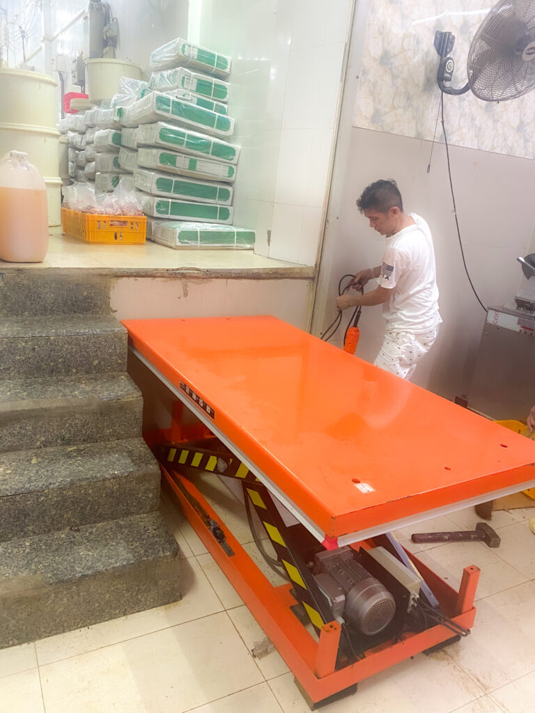 Sàn Nâng 4 Tấn (4000kg) Cao 1M4 Bằng Điện. Model: HW4003