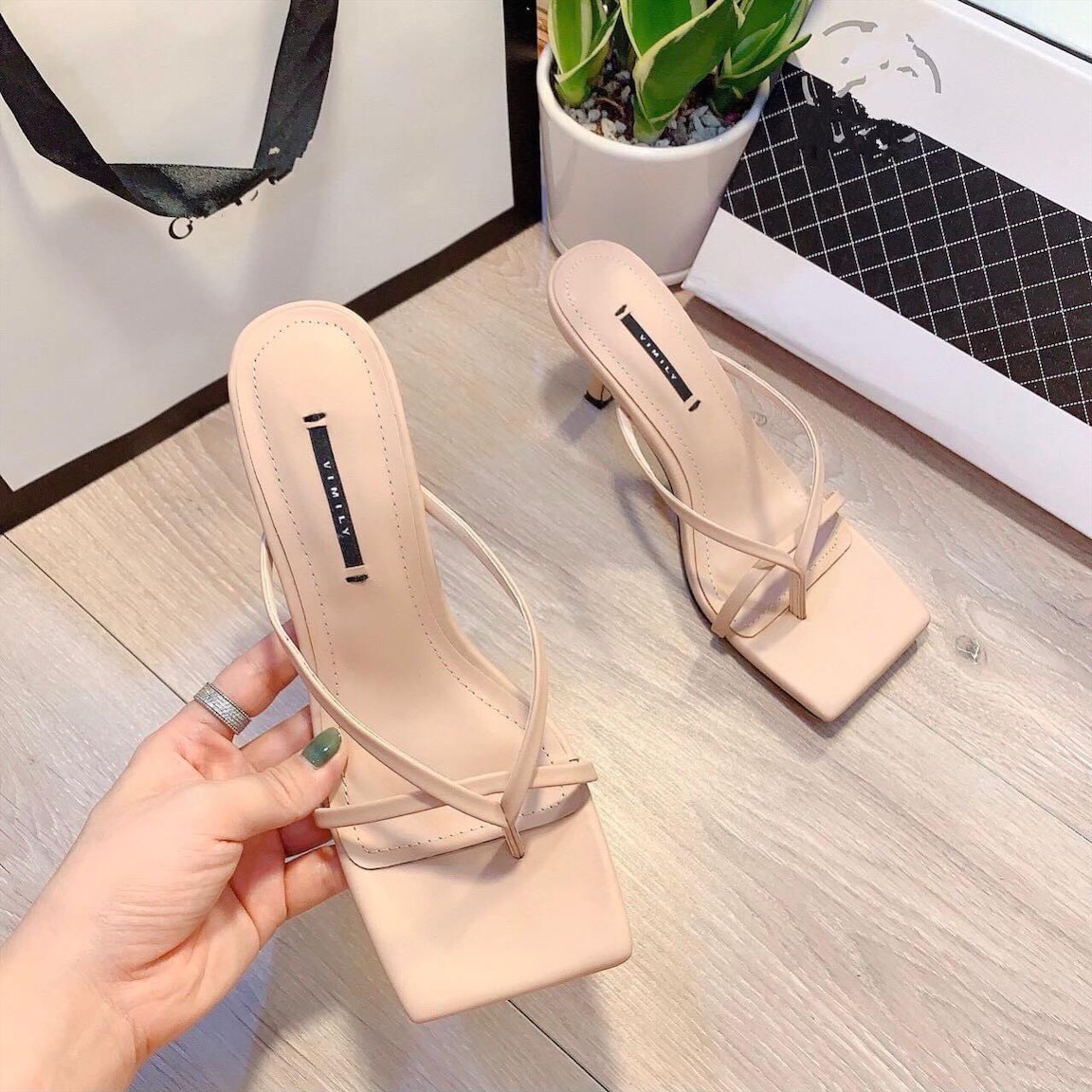 Guốc dép cao gót quai mảnh gót nhọn 7cm - V2
