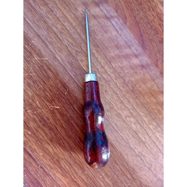 A 16cm Long Wooden Awl Helps Create String Holes on Leather, Make Holes for Plastic Buttons, Make Ore Holes, and Mark Fabric.