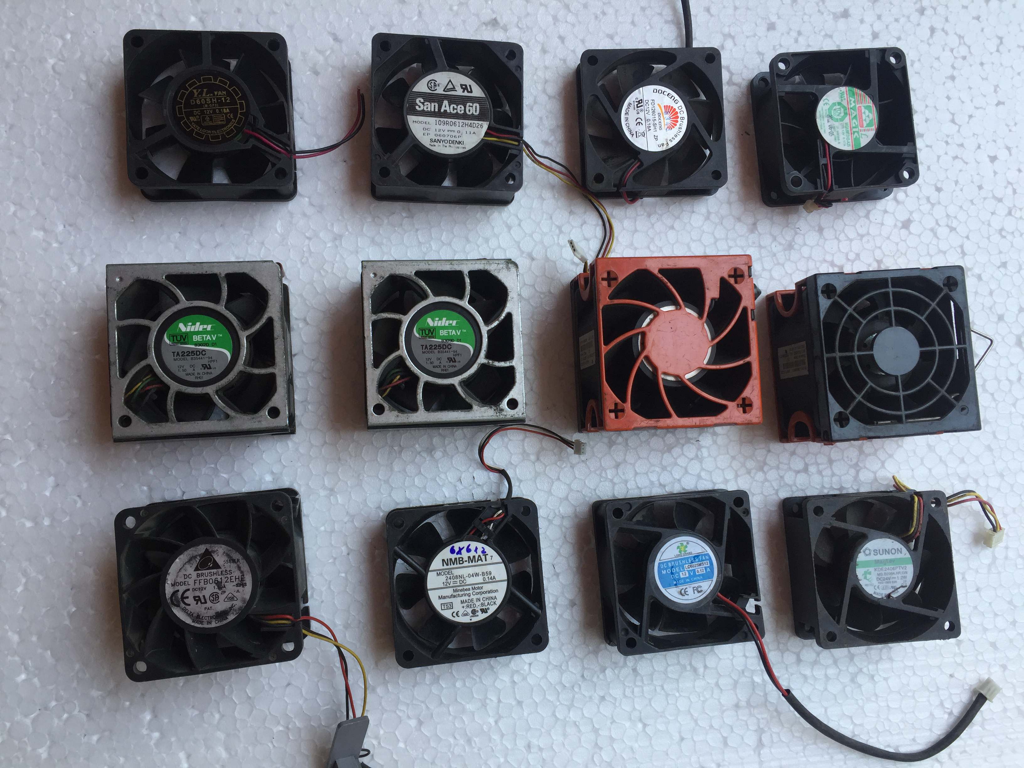 Quạt Fan 12V kích thước Fan 6 (6x6Cm) dòng điện dưới 0.2A