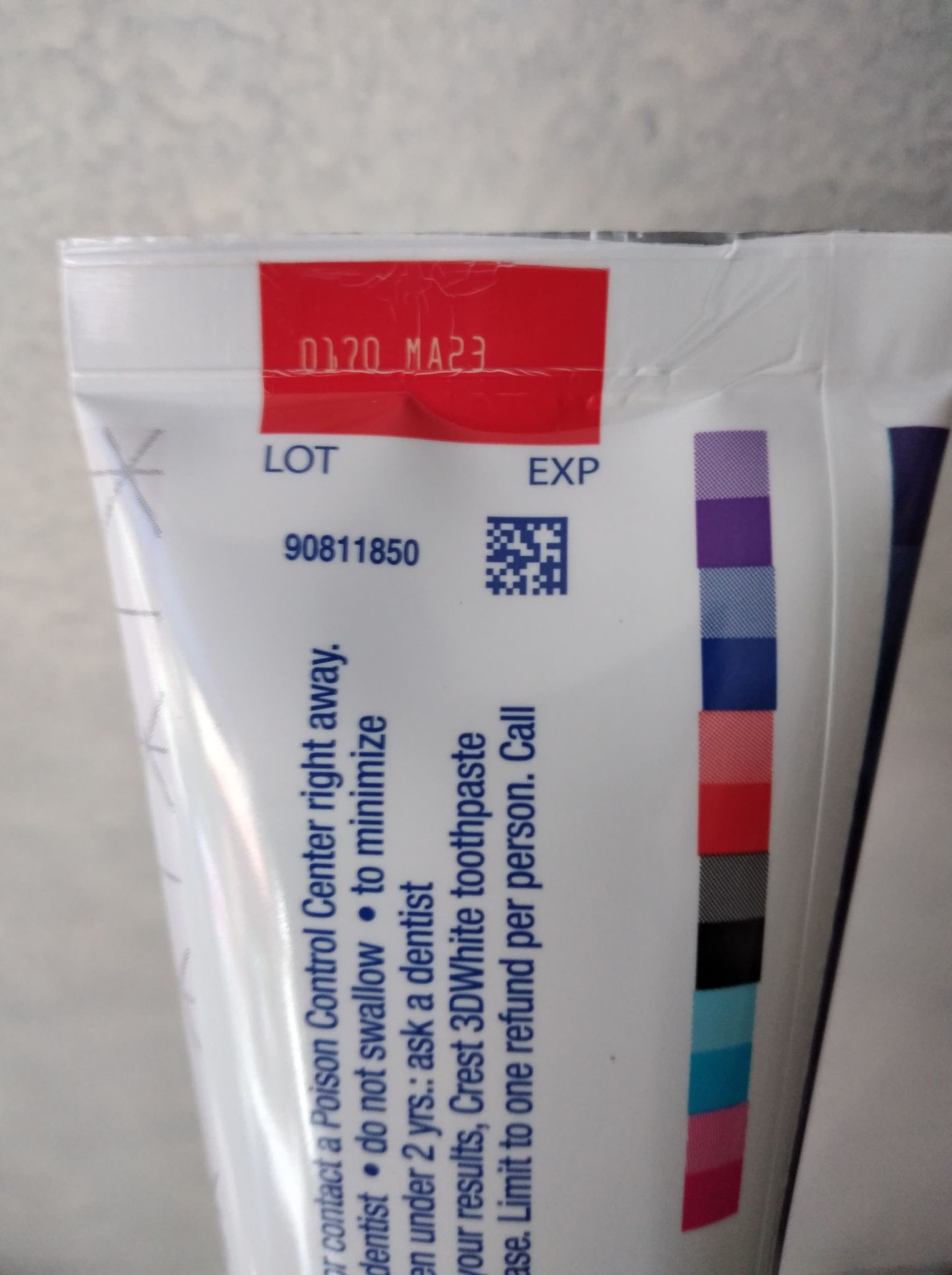 [HCM]Kem đánh răng Crest 3D White Ultra