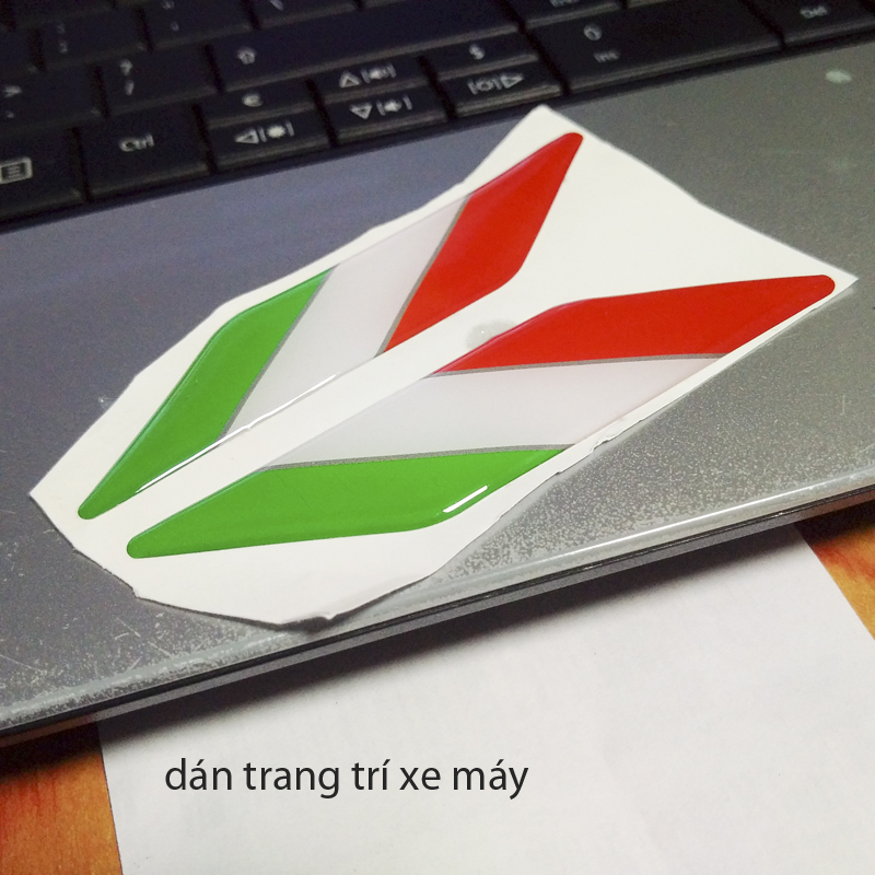 Bộ 2 tem PVC dẻo lá cờ ý dán xe (SDK016)
