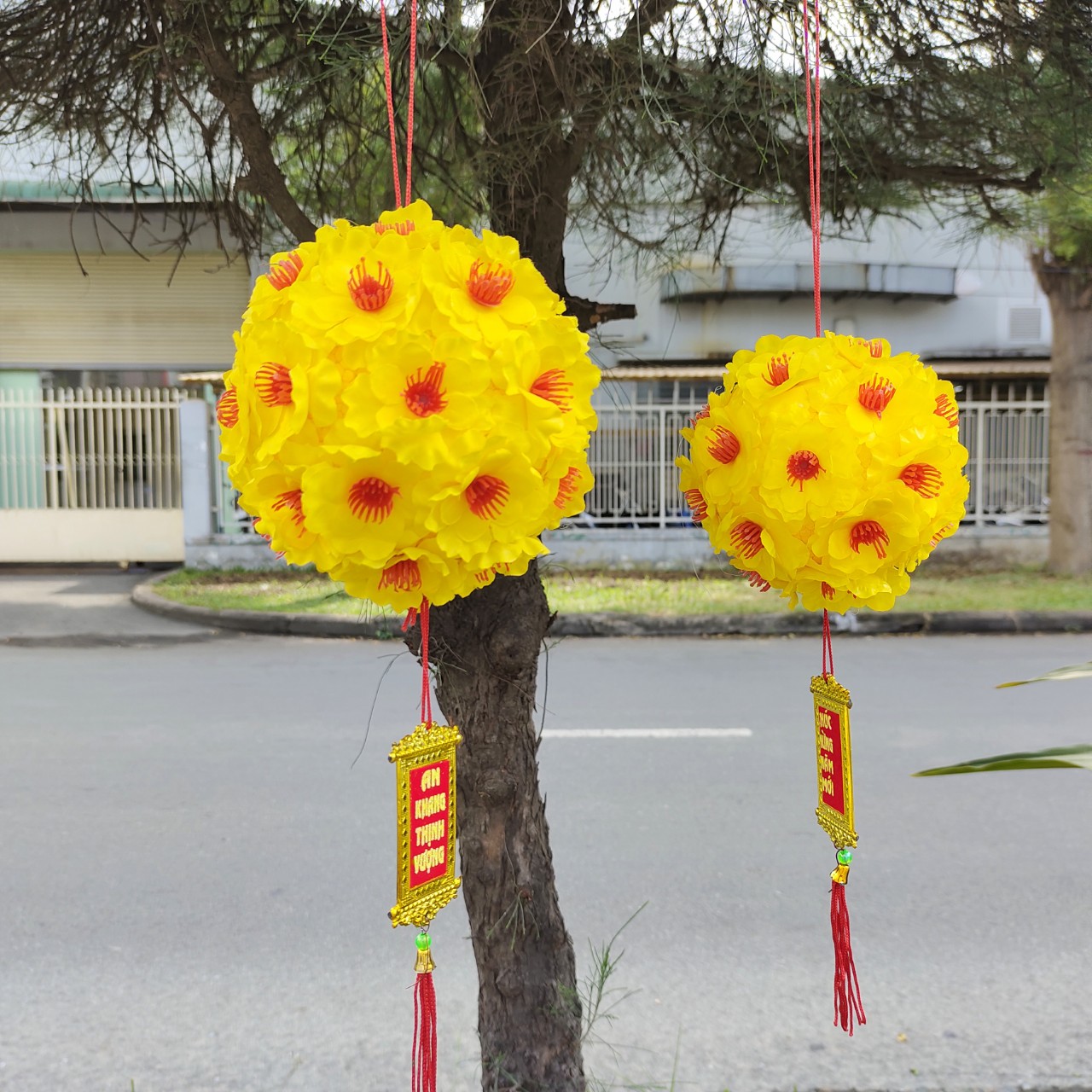 Quả cầu hoa mai trang trí tết (nhiều size) 13CM