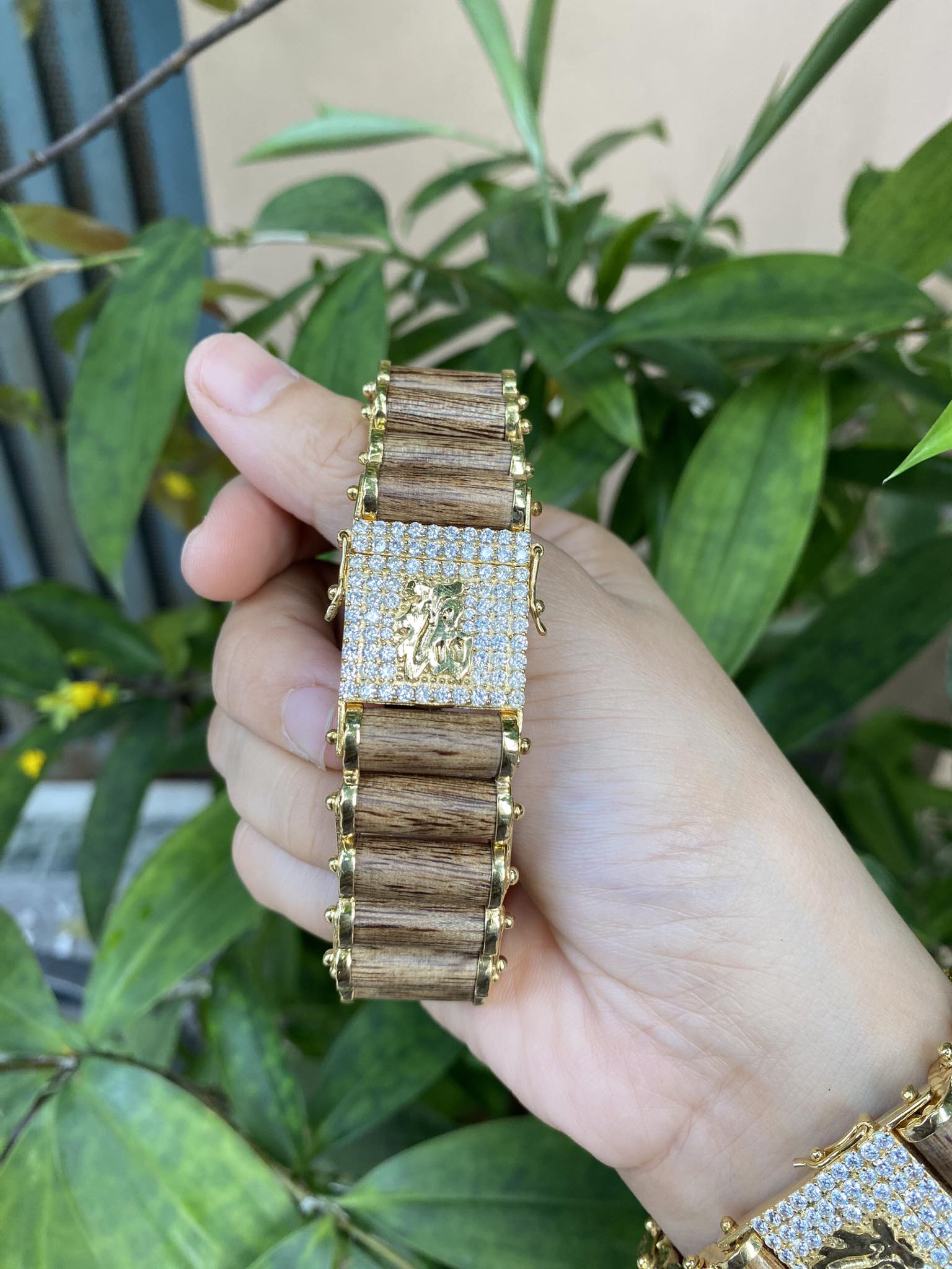 Lắc tay trầm hương tốc tự nhiên.