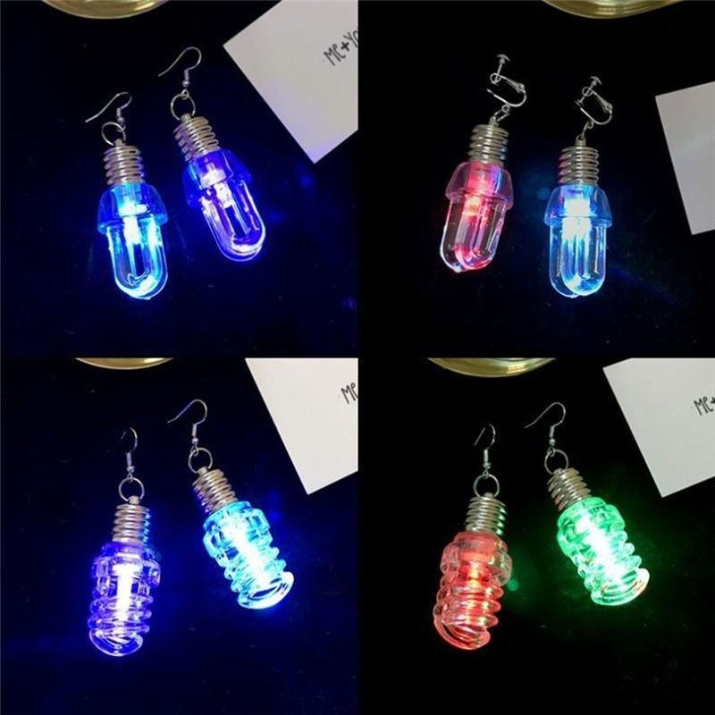 Bông tai đèn led chớp nháy hot trend.