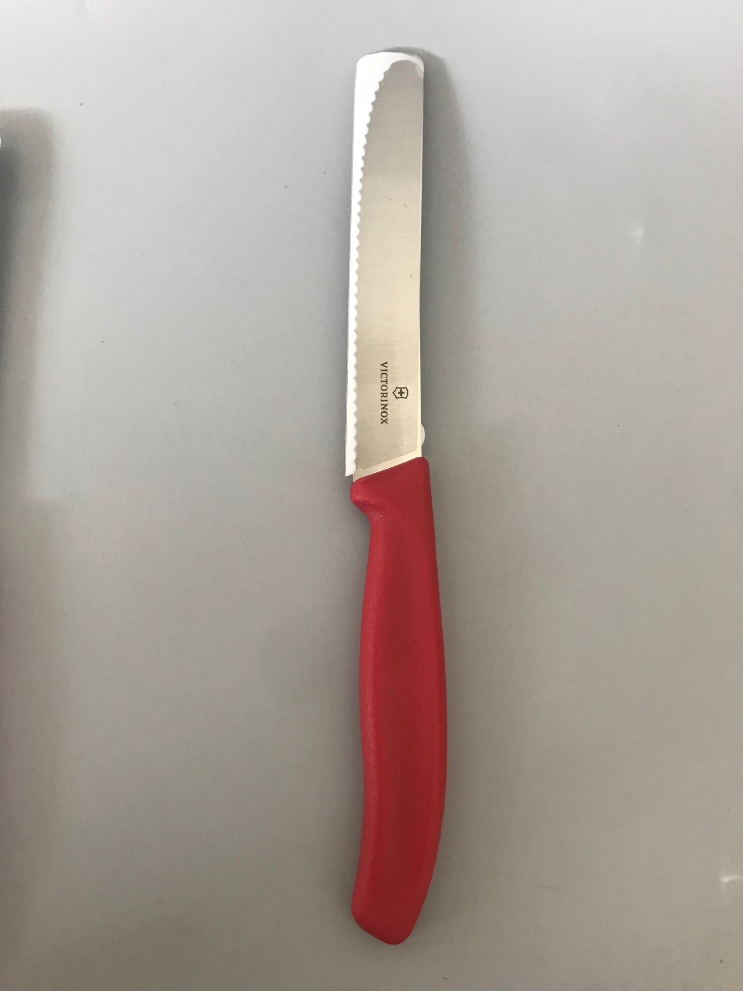 Dao gọt hoa quả victorinox thụy sỹ lưỡi răng cưa 11cm, sắc không rỉ