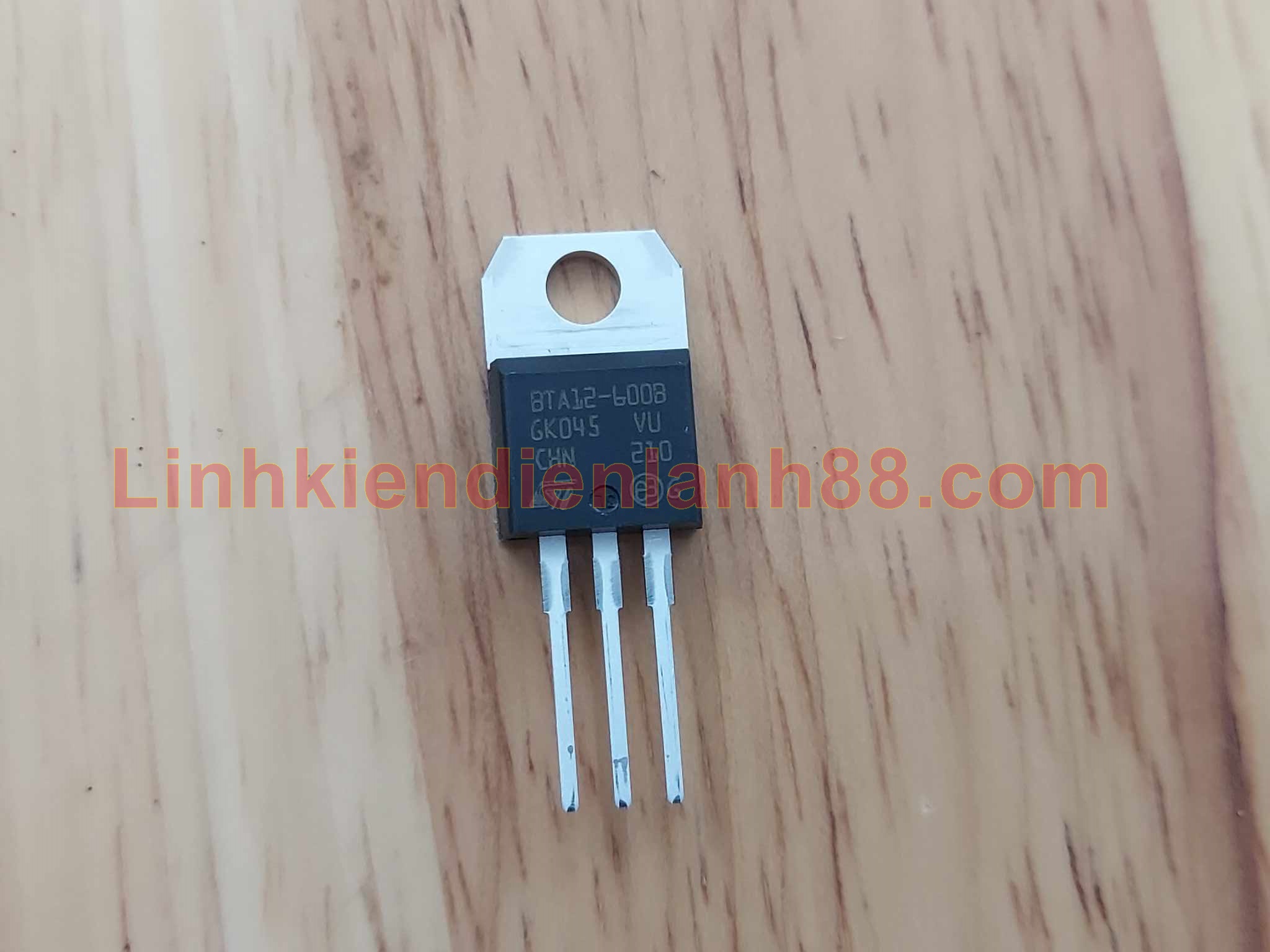 Triac cắm bta12 bta12-600b 12a 600v mới chính hãng st 100%